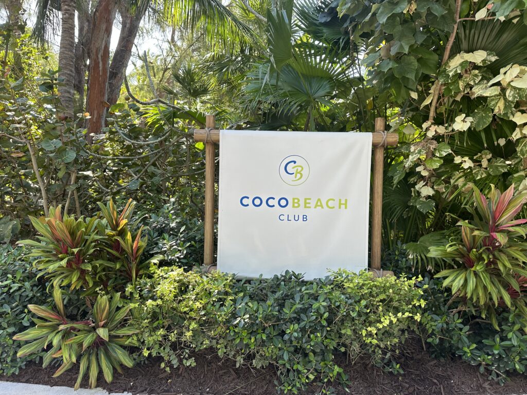 Entrada do Coco Beach Club