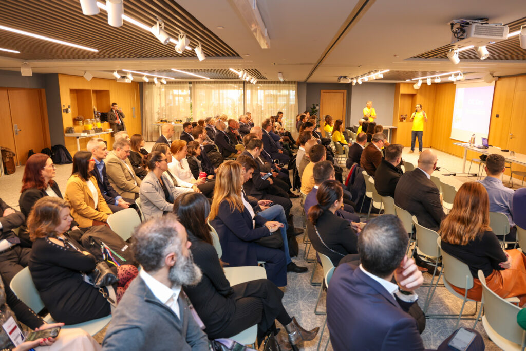 Fornecedores e parceiros durante evento da CVC Corp