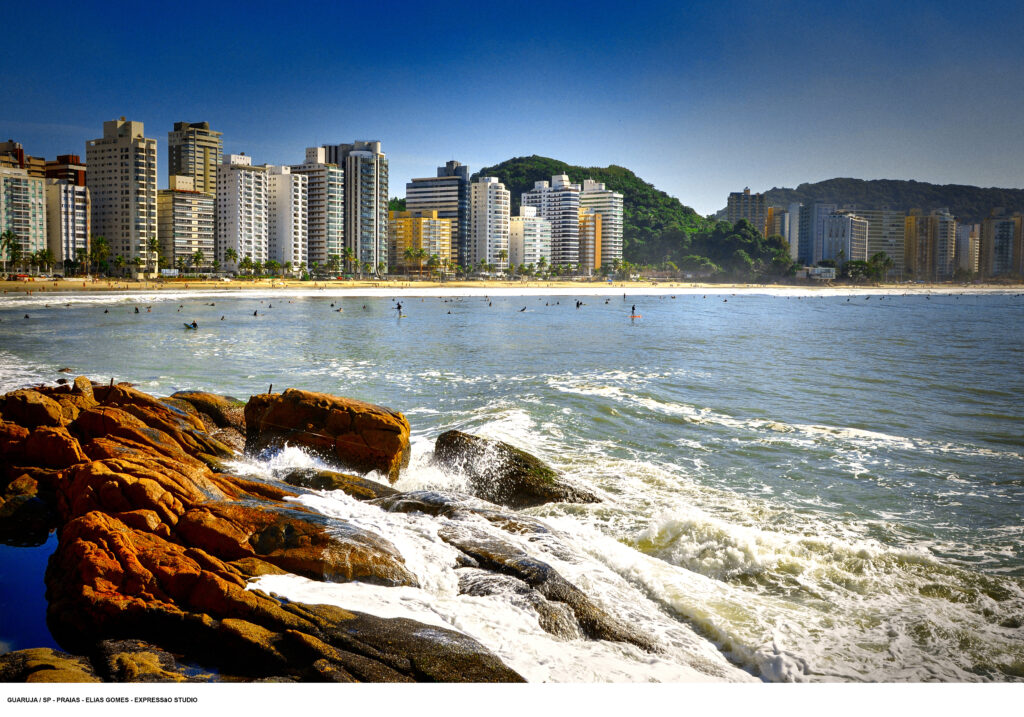 Verão gera alta procura por destinos litorâneos no estado de São Paulo, diz Setur-SP