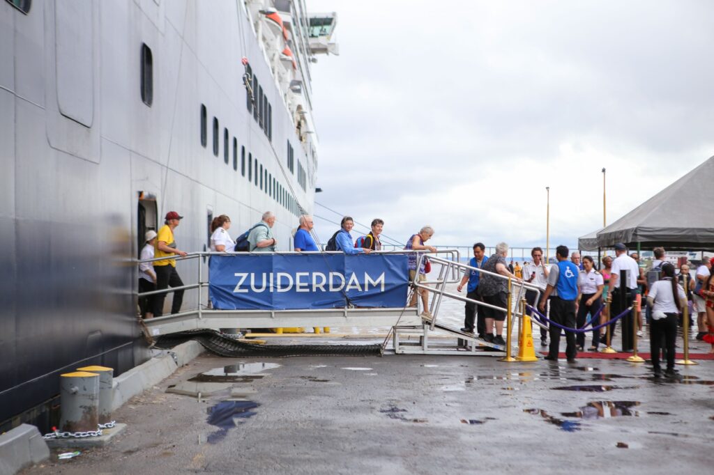 Manaus (AM) recebe o primeiro navio do ano com mais de 2 mil turistas Manaus (AM) recebe o primeiro navio do ano com mais de 2 mil turistas