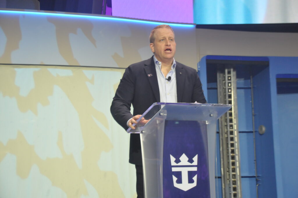 Jason Liberty presidente e CEO do Grupo Royal Caribbean "Icon é um produto revolucionário, que introduz uma nova era dos cruzeiros", diz CEO do Grupo Royal Caribbean