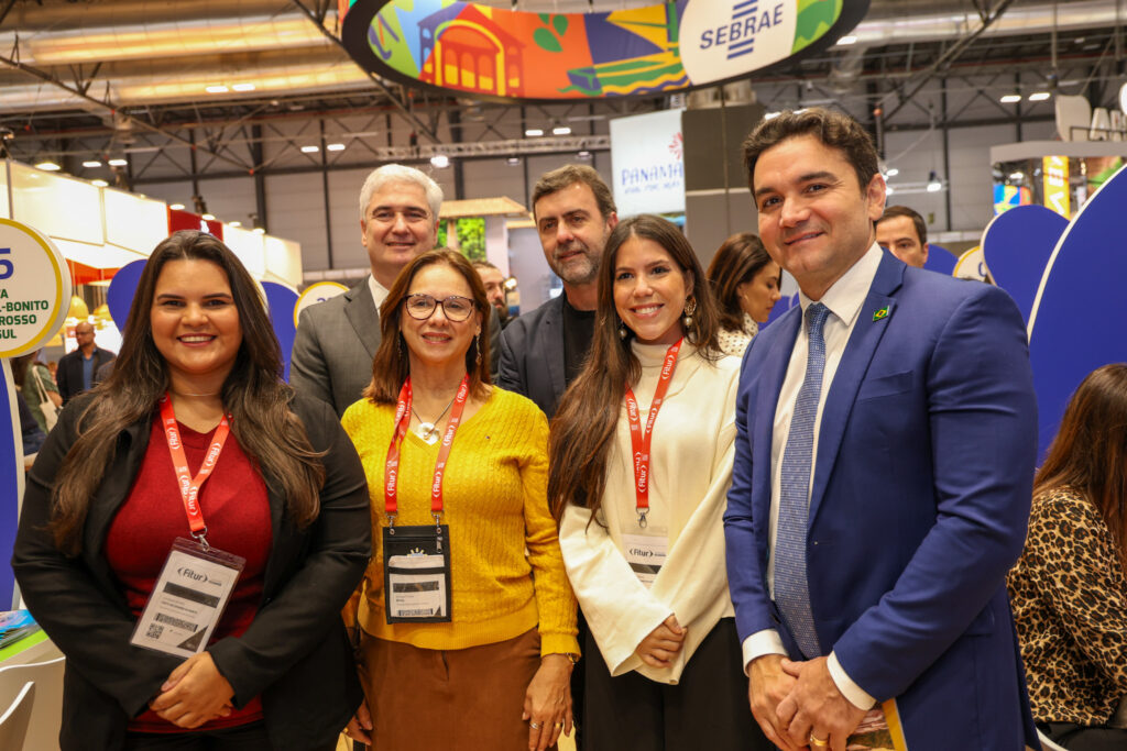 Lorayne Gomes, Solange Portela e Nayara Santana, da Setur-RN, com Marcelo Freixo, Celso Sabino e Orlando Leite