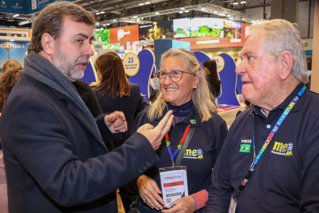 Marcelo Freixo, presidente da Embratur, com Rosa Masgrau e Roy Taylor, do M&E