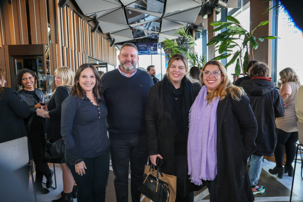 Marilia Zazzera, e Fábio Frassetto, da Incomun, Mariana Azevedo, e Samara Miranda, da Diversa