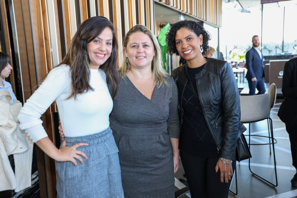 Michelle Nedelciu, da Raidho, Bruna Basile, da NewAge, e Carol Pereira, da TT Operadora