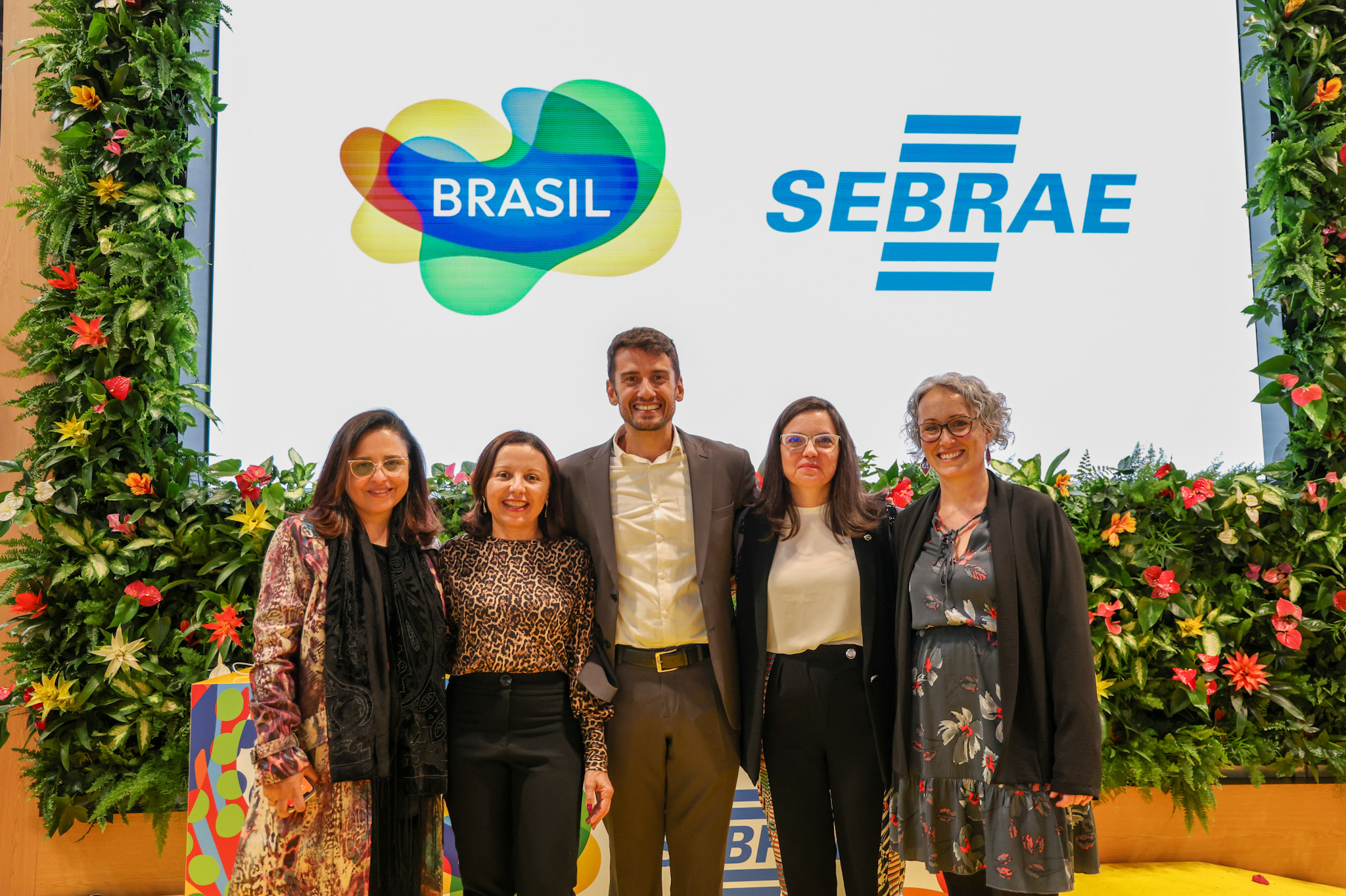 Monica Samia e Jaqueline Gil, da Embratur, Bruno Wendling, da Fundtur MS, Ana Clevia, do Sebrae, e Monica Gazeera, gerente regional da Europa ATTA Monica Samia e Jaqueline Gil, da Embratur, Bruno Wendling, da Fundtur MS, Ana Clevia, do Sebrae, e Monica Gazeera, gerente regional da Europa ATTA