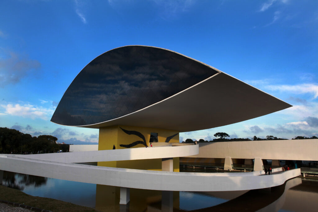 Museu Oscar Niemeyer01 MON, em Curitiba, registrou o maior público da história em 2023