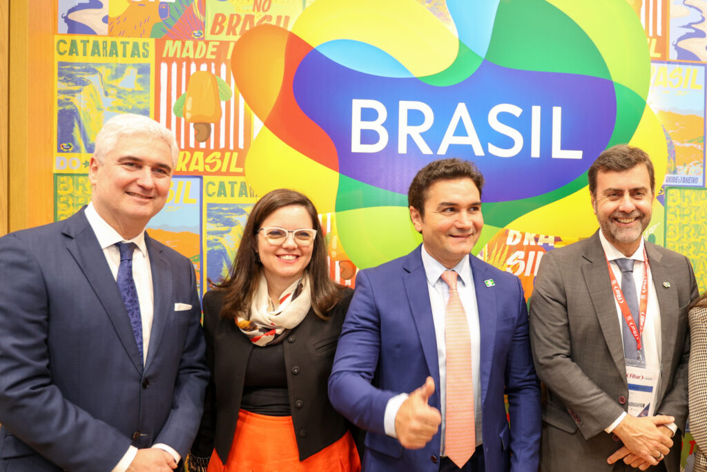 Orlando Leite, embaixador do Brasil na Espanha; Jaqueline Gil, da Embratur; Celso Sabino, ministro do Turismo; e Marcelo Freixo, presidente da Embratur