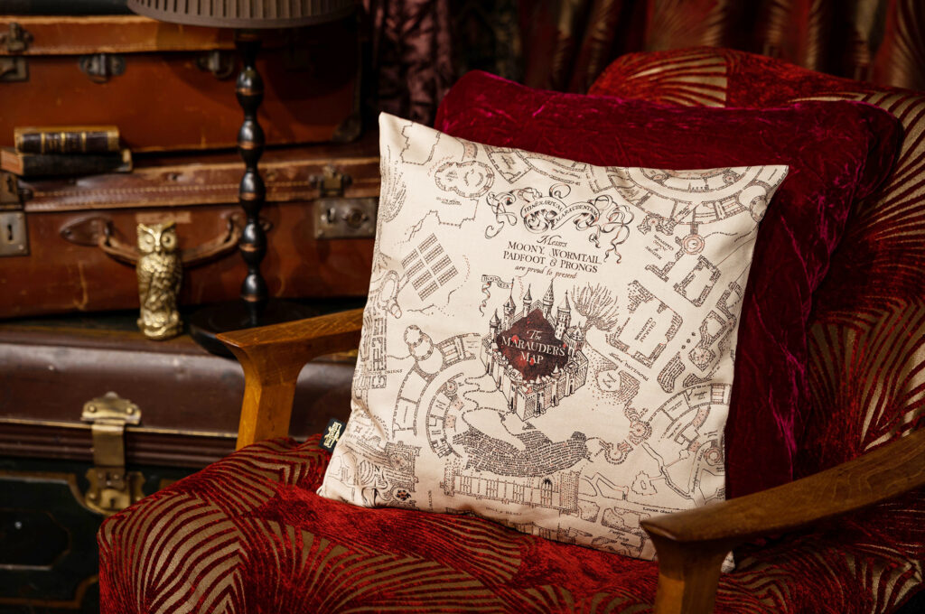 Universal Orlando Resort inaugura loja pop-up dedicada a Harry Potter e Animais Fantásticos 4 Pillow Universal Orlando Resort inaugura loja pop-up dedicada a Harry Potter e Animais Fantásticos