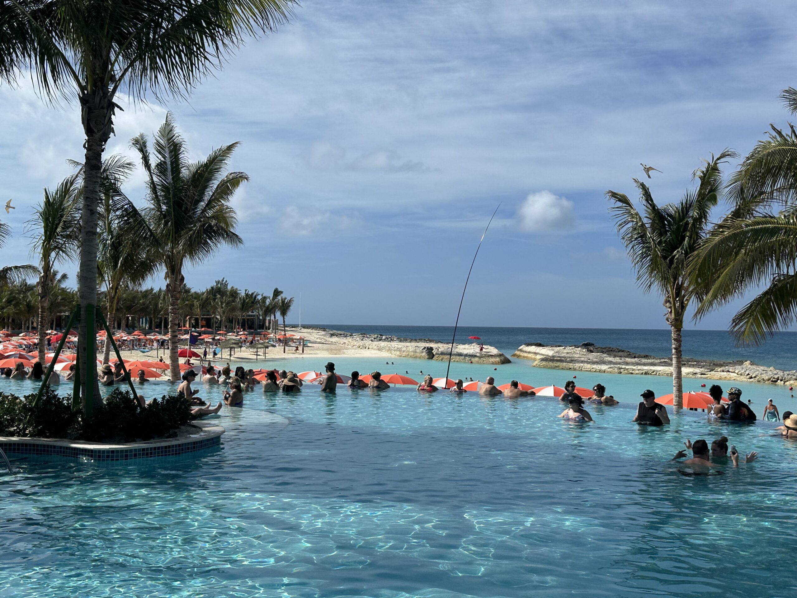 Piscina com borba infinita em Hideaway Beach Piscina com borba infinita em Hideaway Beach