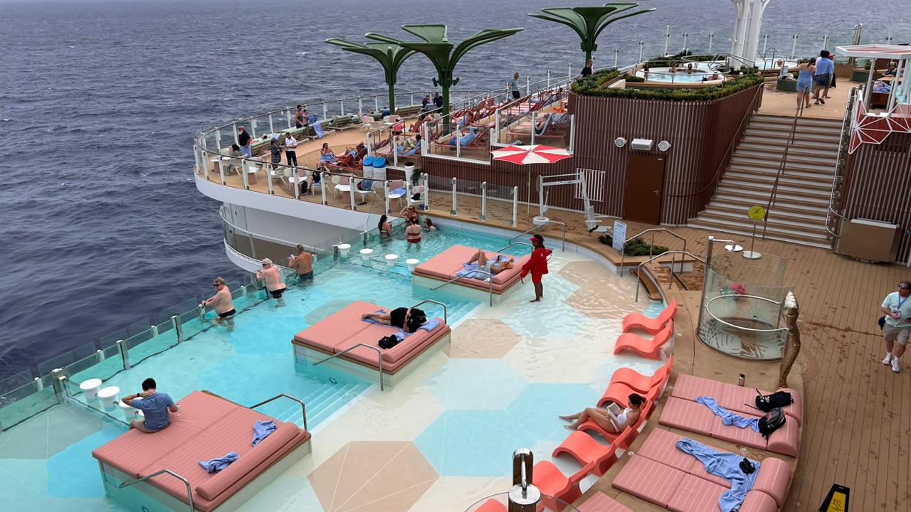 Piscina com borda infinita Piscina com borda infinita