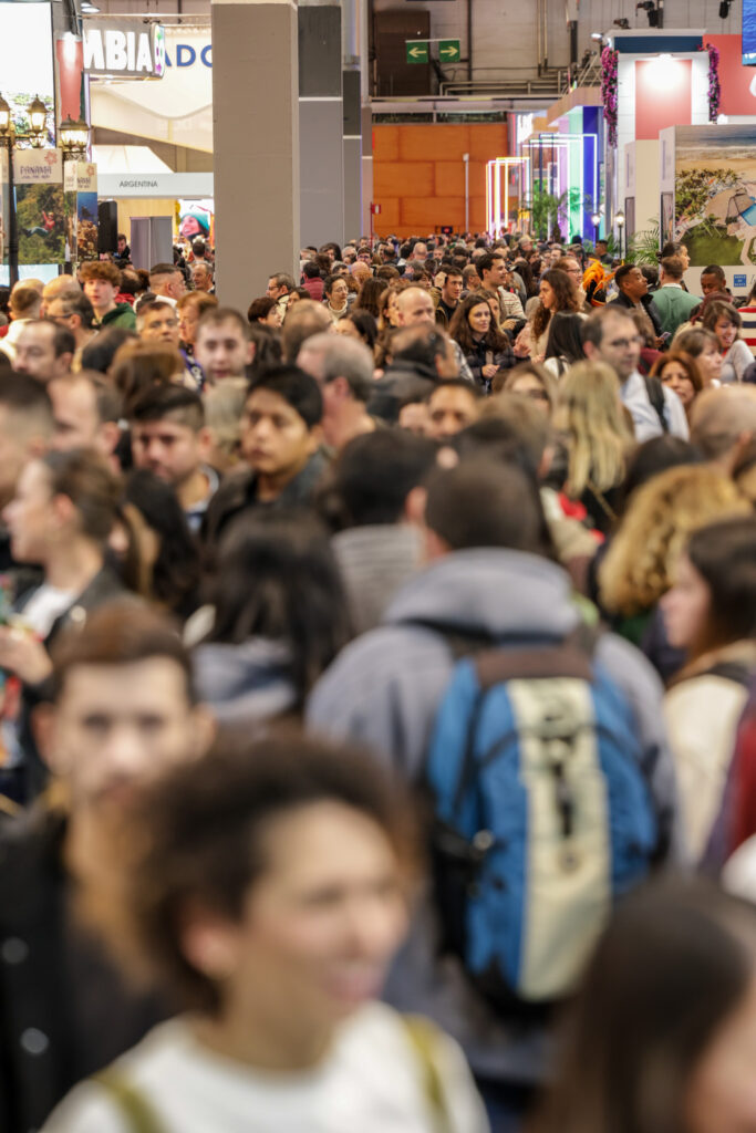 Quarto dia da FITUR com corredores lotados