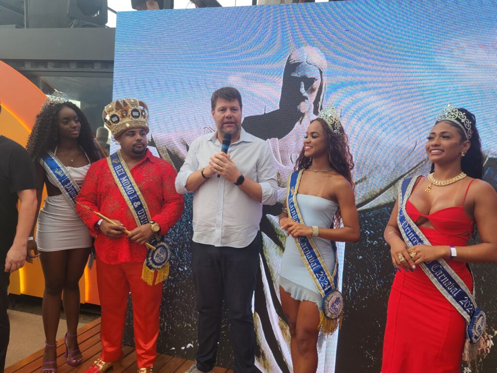 Secretario de Turismo Gustavo Tutuca com a corte do Carnaval Rei Mimo e princesas Setur-RJ e TurisRio abrem o projeto Verão #TôNoRio em Copacabana