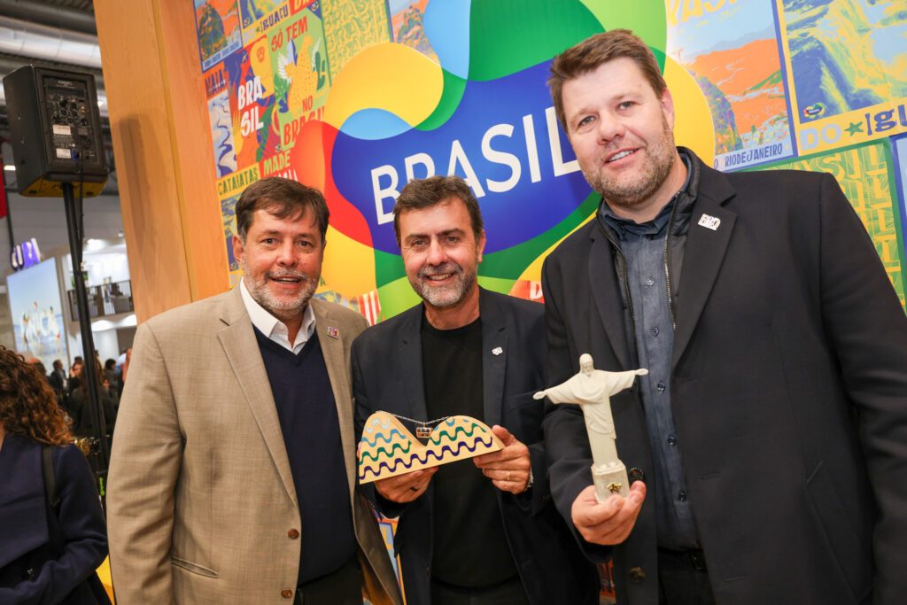 Sérgio Ricardo, da TurisRio, e Tutuca, secretário de turismo do estado do Rio de Janeiro, com Marcelo Freixo, presidente da Embratur