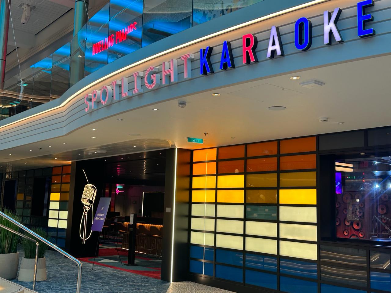 Spotlight Karaoke é para quem gosta de soltar a voz Spotlight Karaoke é para quem gosta de soltar a voz