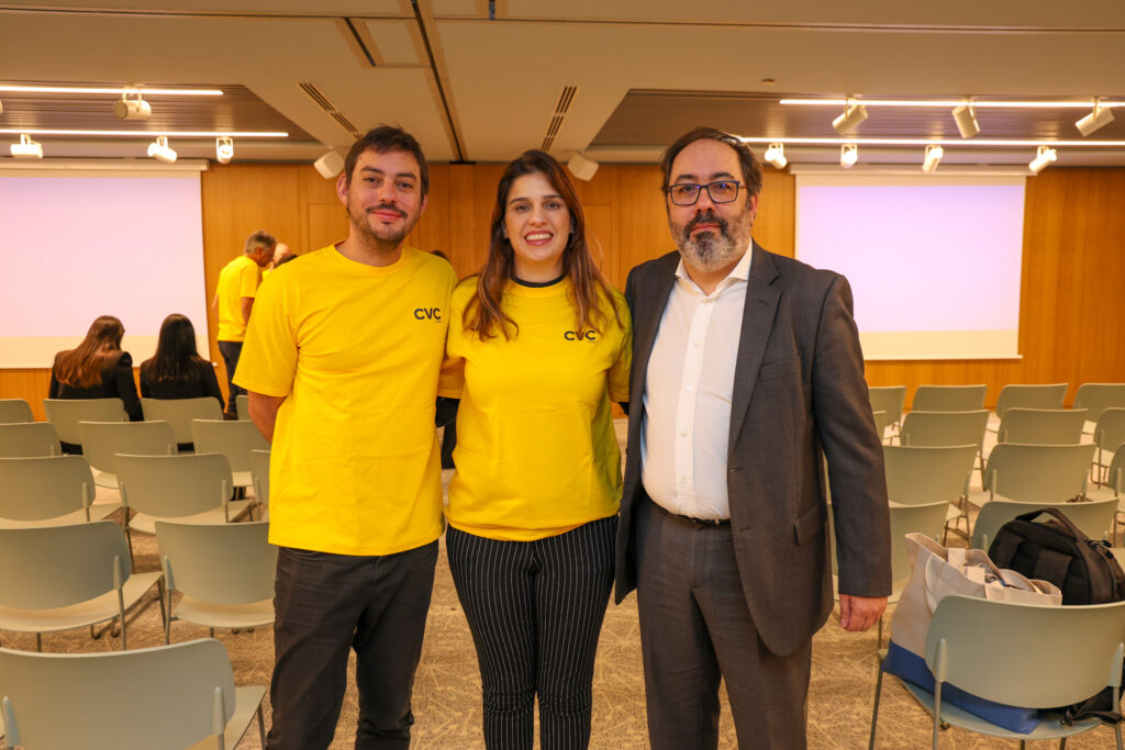 Tiago Xavier, negociador Portugal e Espanha CVC Corp, Natália Marques, gerente de produtos CVC Corp, e Ricardo Felip, TQ Receptivo Portugal