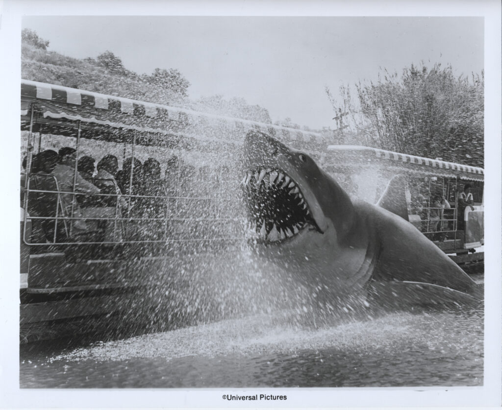 USH Studio Tour Jaws Lake 1977 Studio Tour, famosa atração do Universal Studios Hollywood, comemora 60 anos; veja fotos