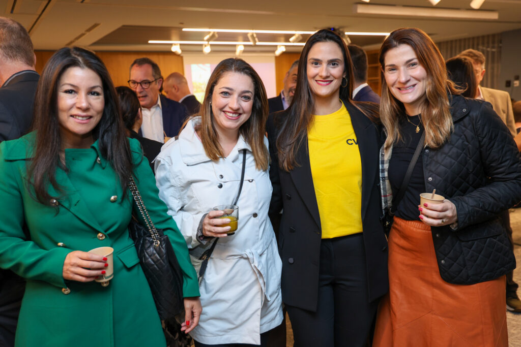 Vívian Amaral, gerente de produtos Caribe e México CVC Corp, entre Carolina Almeida, Aline Rosolem, e Adriana Valerá, WebBeds