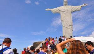 Brasil cresce 120% em número de transações realizadas por turistas estrangeiros, diz Visa