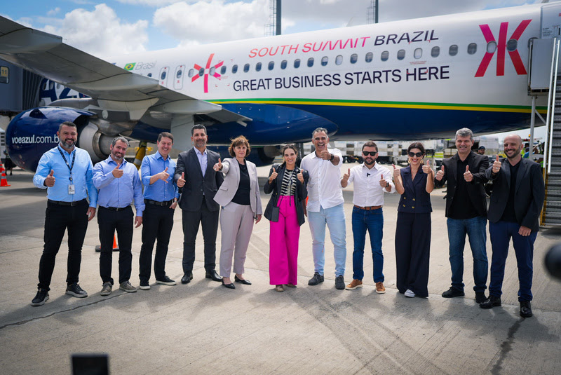 Azul envelopa aeronave em parceria estratégia com o South Summit Brazil Azul envelopa aeronave em parceria estratégia com o South Summit Brazil