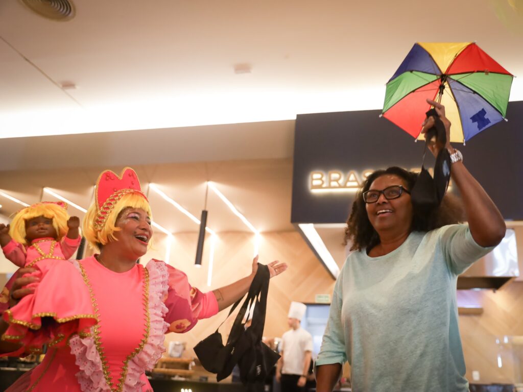 A festa invade o café da manhã dos hotéis recifenses com muita música e diversão