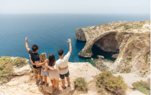 A formacao rochosa da Gruta Azul Malta, a próxima grande descoberta do turista brasileiro