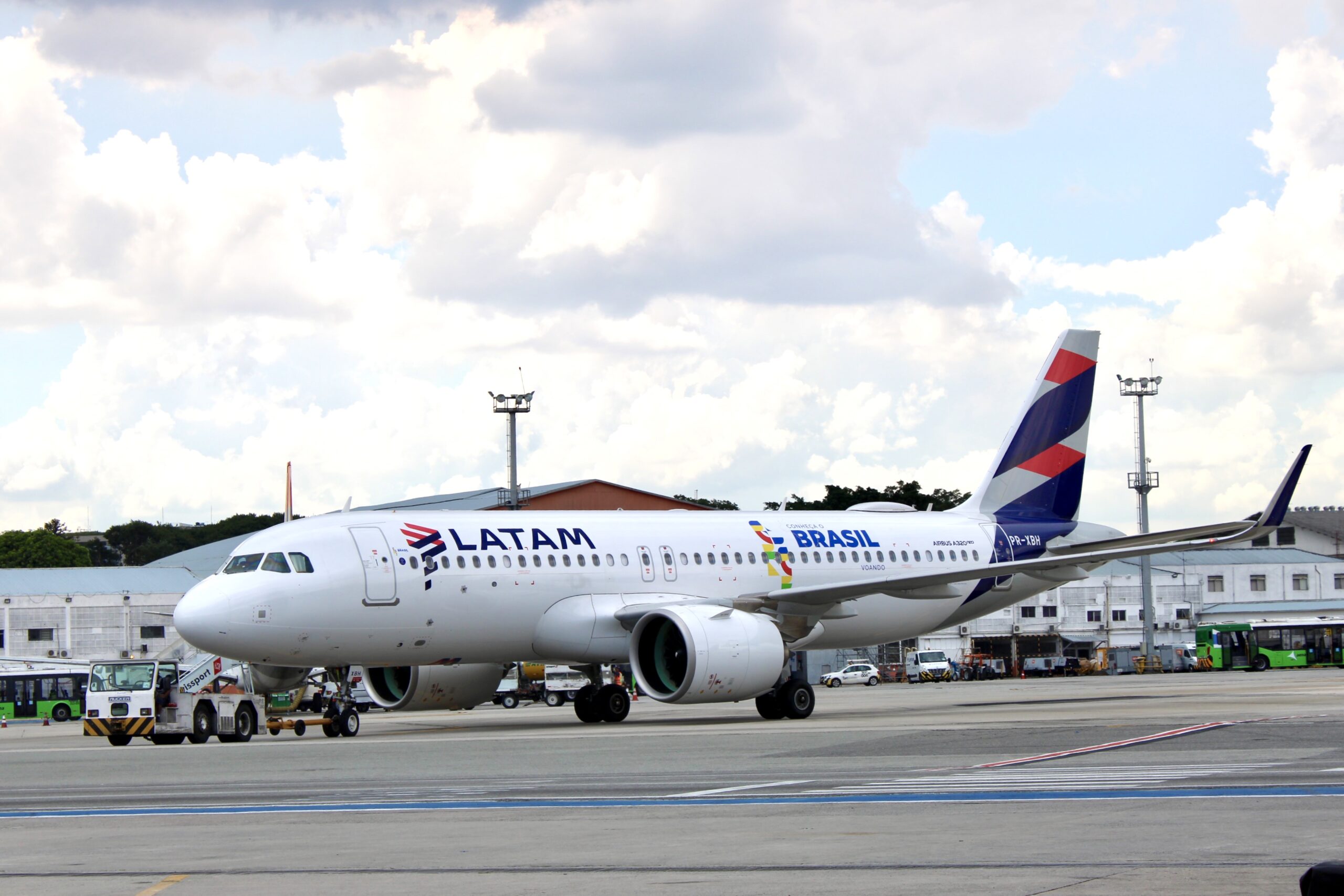 Aeronave da Latam adesivada Aeronave da Latam adesivada
