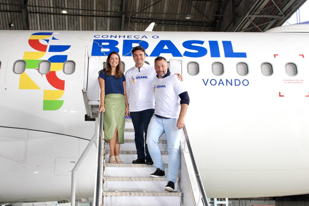 Aline Mafra, da Latam, Celso Sabino, ministro do Turismo, e Fernando Marangoni, deputado federal Aline Mafra, da Latam, Celso Sabino, ministro do Turismo, e Fernando Marangoni, deputado federal