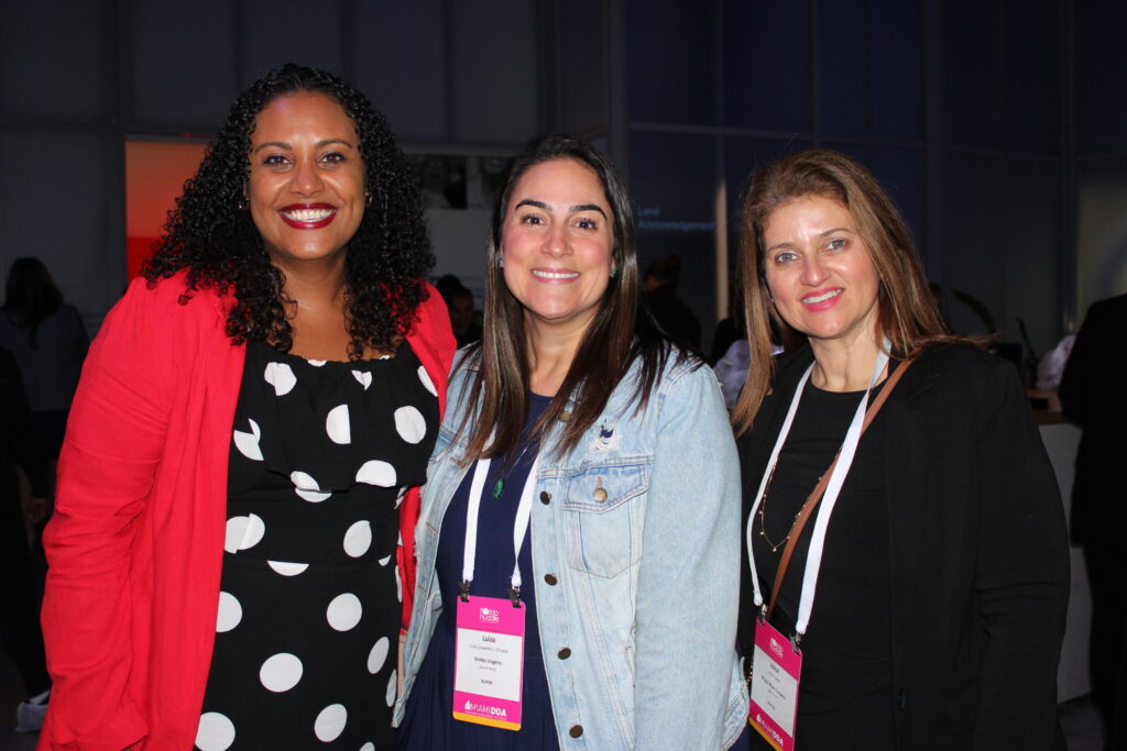 Amanda Lima, da Diversa, Luiza Leopoldo, da Smiles Viagens, e Joice Souza, da Magic Blue