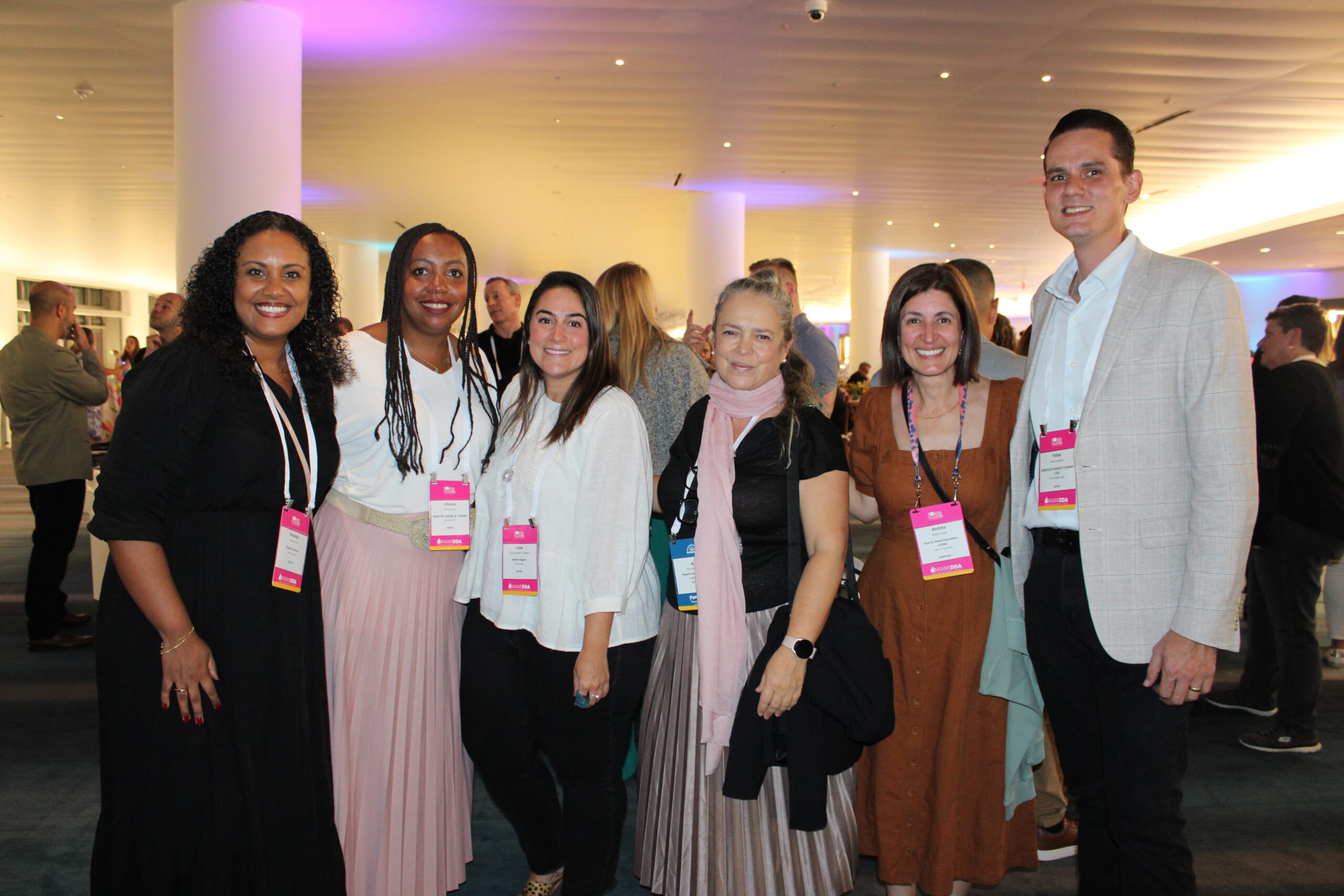 Amanda Lima, da Diversa, Vilmara Souza, da Agaxtur, Luiza Leopoldo, da Smiles Viagens, Ana Flavia Medina, de Kissimmee, Andrea Gabel, de St. Pete & Clearwater, e Felipe Cuadrado, da Abreu Amanda Lima, da Diversa, Vilmara Souza, da Agaxtur, Luiza Leopoldo, da Smiles Viagens, Ana Flavia Medina, de Kissimmee, Andrea Gabel, de St. Pete & Clearwater, e Felipe Cuadrado, da Abreu