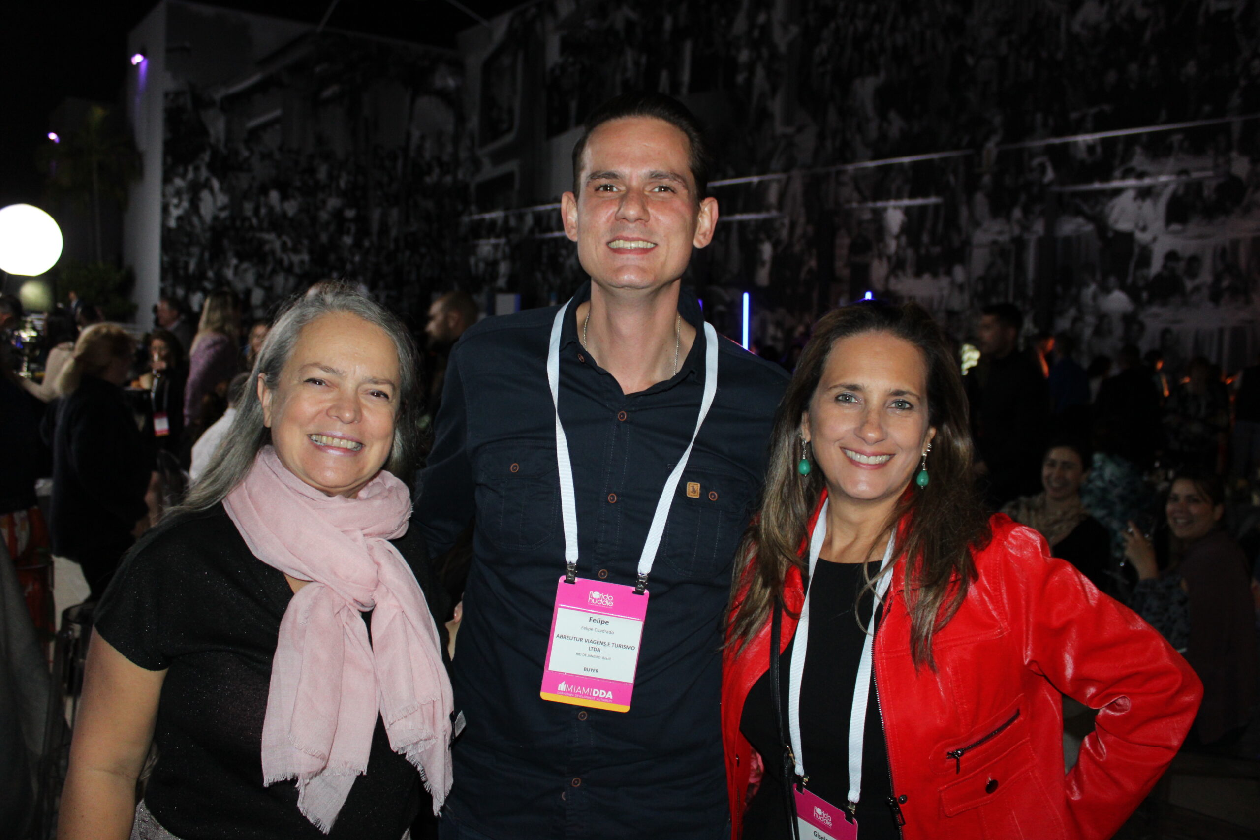 Ana Flavia Medina, de Kissimmee, Felipe Cuadrado, da Abreu, e Gisela Perez, da Escape Travel Ana Flavia Medina, de Kissimmee, Felipe Cuadrado, da Abreu, e Gisela Perez, da Escape Travel