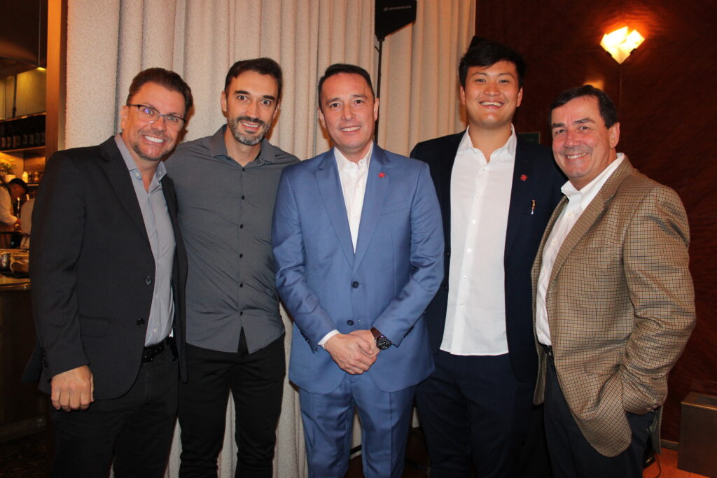 Andre Khouri e Rafael Monteiro, da CNT, Ernesto Airosa e Pedro Murayama, da Air Canada, e Ivo Lins, da CNT