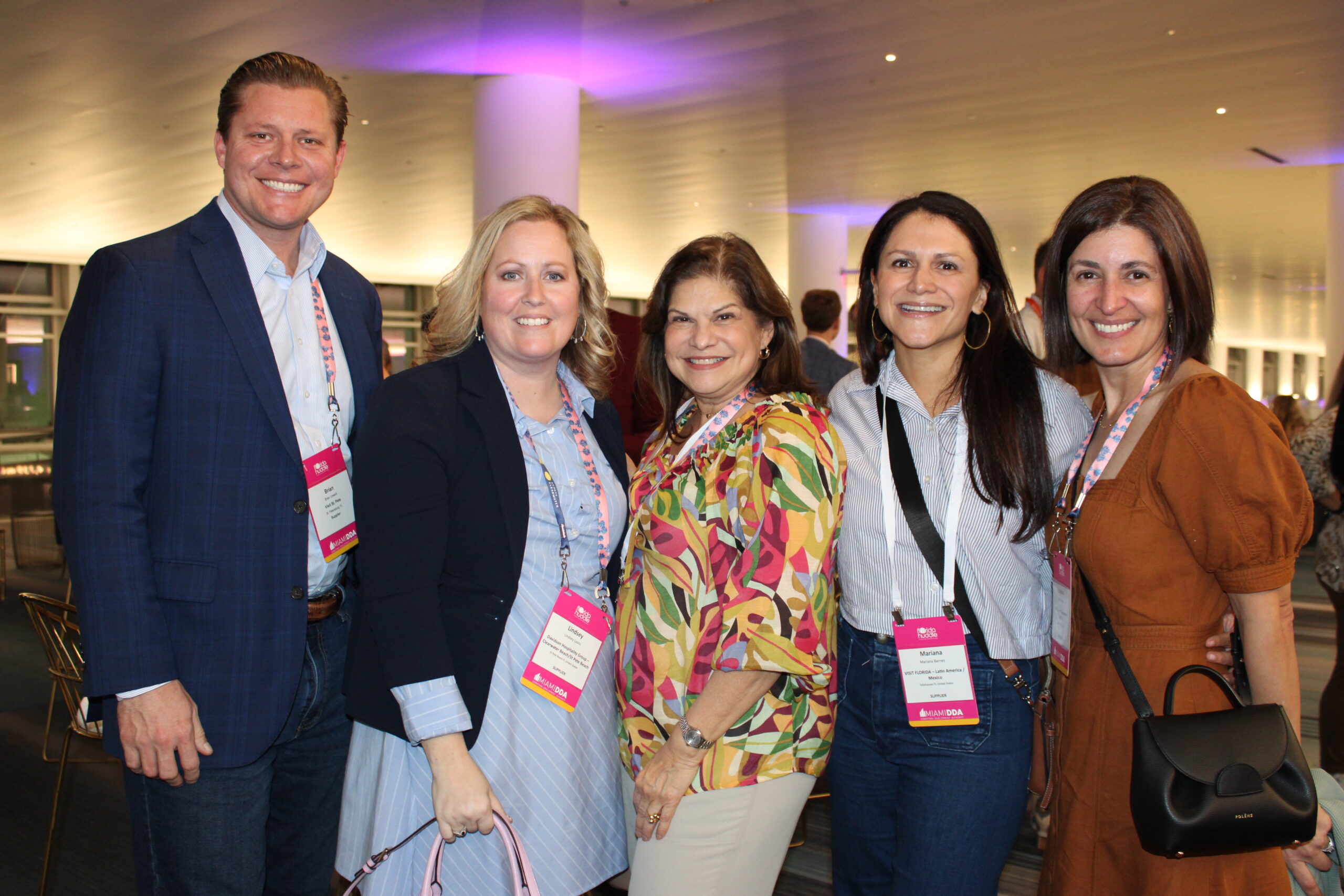 Brian Lowack, de St. Pete & Clearwater, Lindsay Lions e Ana Fernandes, do Davidson Hospitality Group, Mariana Barnes, do Visit Florida, Andrea Gabel, St. Pete & Clearwater Brian Lowack, de St. Pete & Clearwater, Lindsay Lions e Ana Fernandes, do Davidson Hospitality Group, Mariana Barnes, do Visit Florida, Andrea Gabel, St. Pete & Clearwater