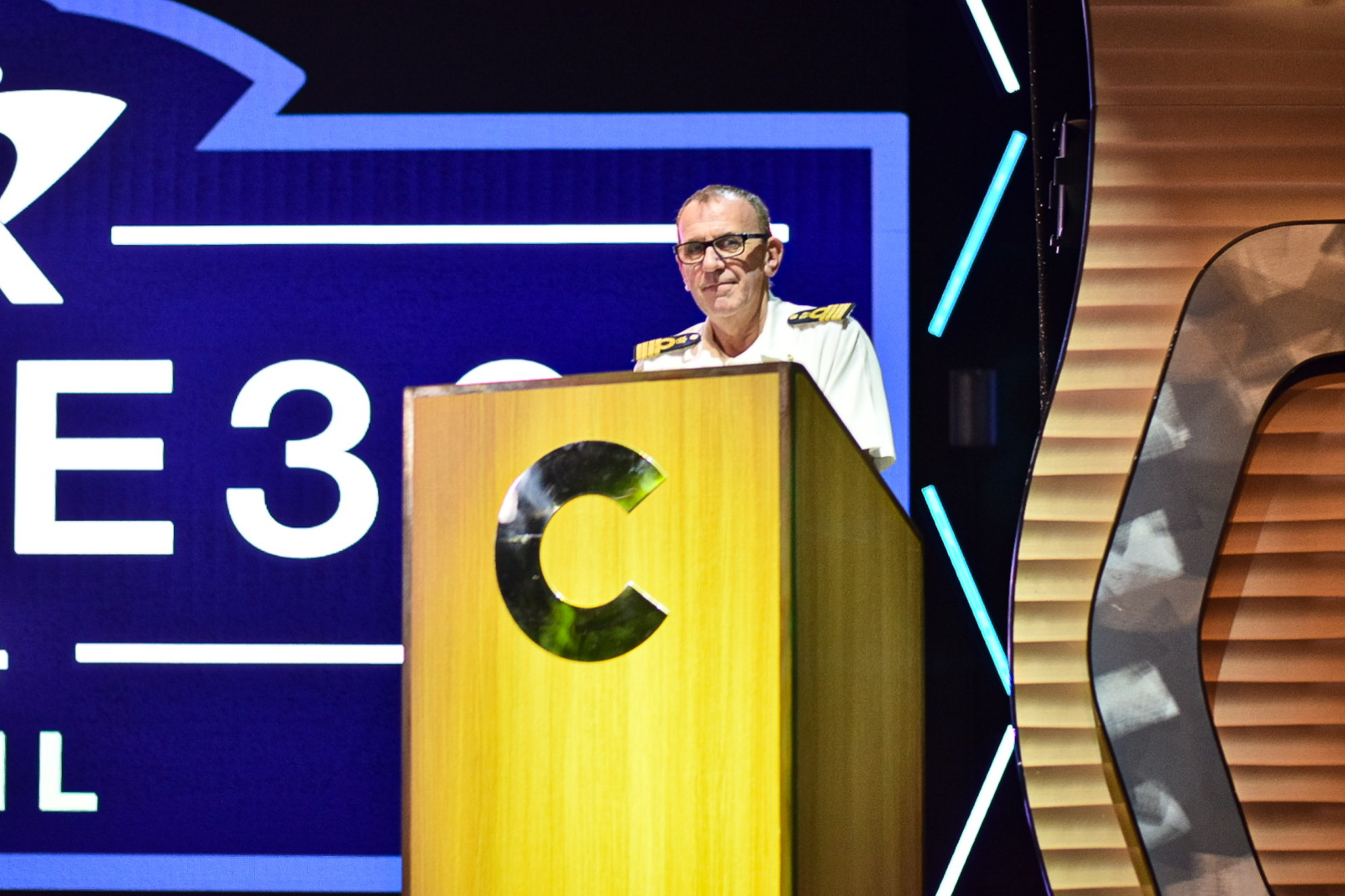 O capitão do Costa Diadema participou do evento dando as boas vindas ao público O capitão do Costa Diadema participou do evento dando as boas vindas ao público