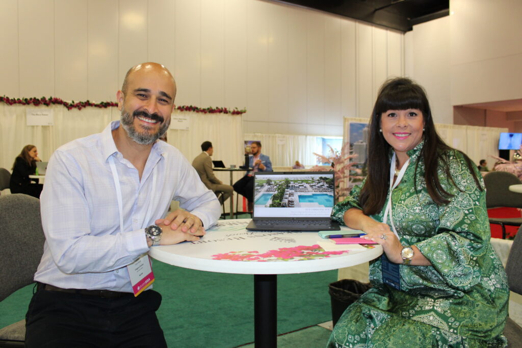 Celso Borges, da ViagensPromo, e Carolina Marsiglinao, do Four Seasons Resort Palm Beach