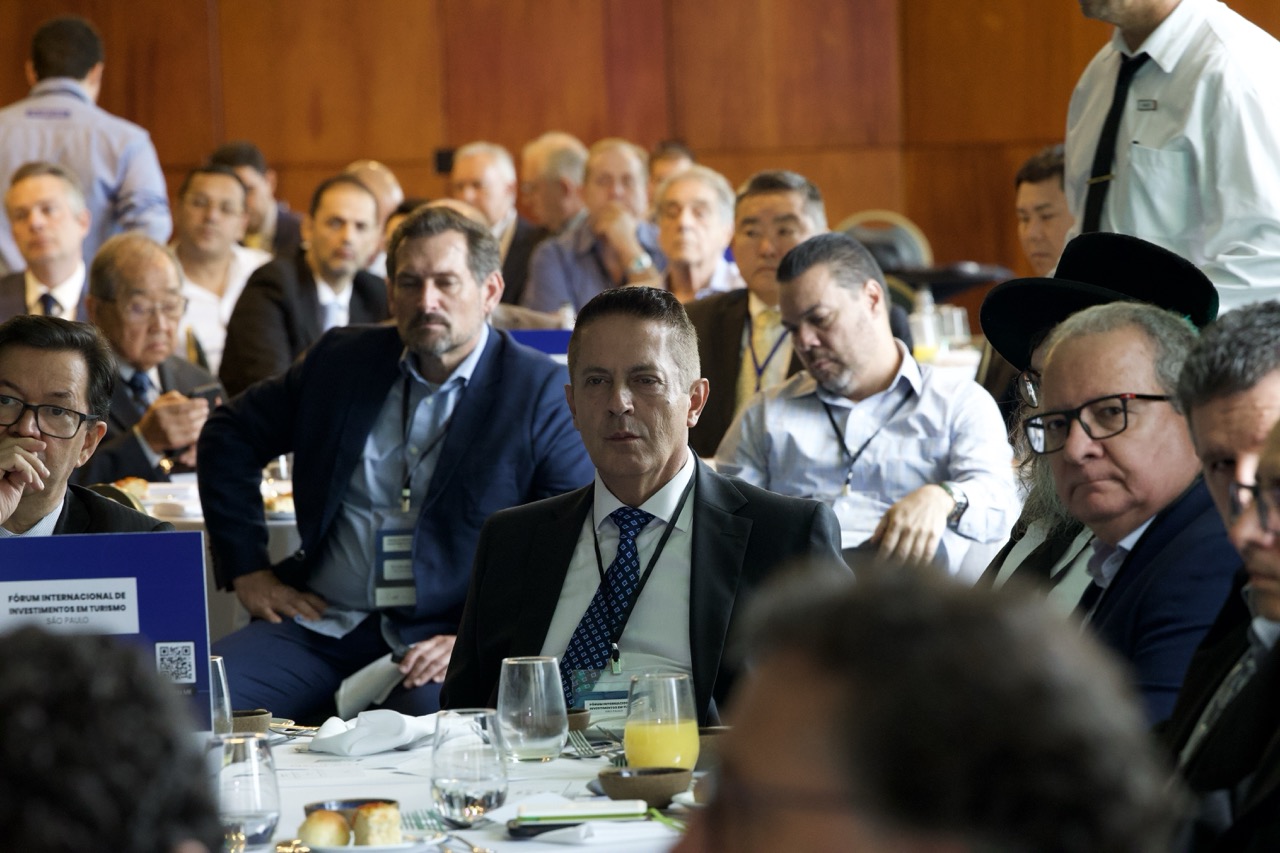 Cerca de 100 empresários participaram do Fórum Cerca de 100 empresários participaram do Fórum