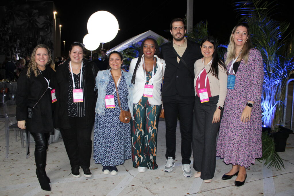 Daniela Mota, da Welcomebeds, Rafaela Gross Brown, do Visit Florida, Gabriela Doss, da Azul Viagens, Vilmara Souza, da Agaxtur, Yago Masid, da Azul Viagens, Alessandra Uena, de Kissimmee, e Larissa Vieira, da OTS