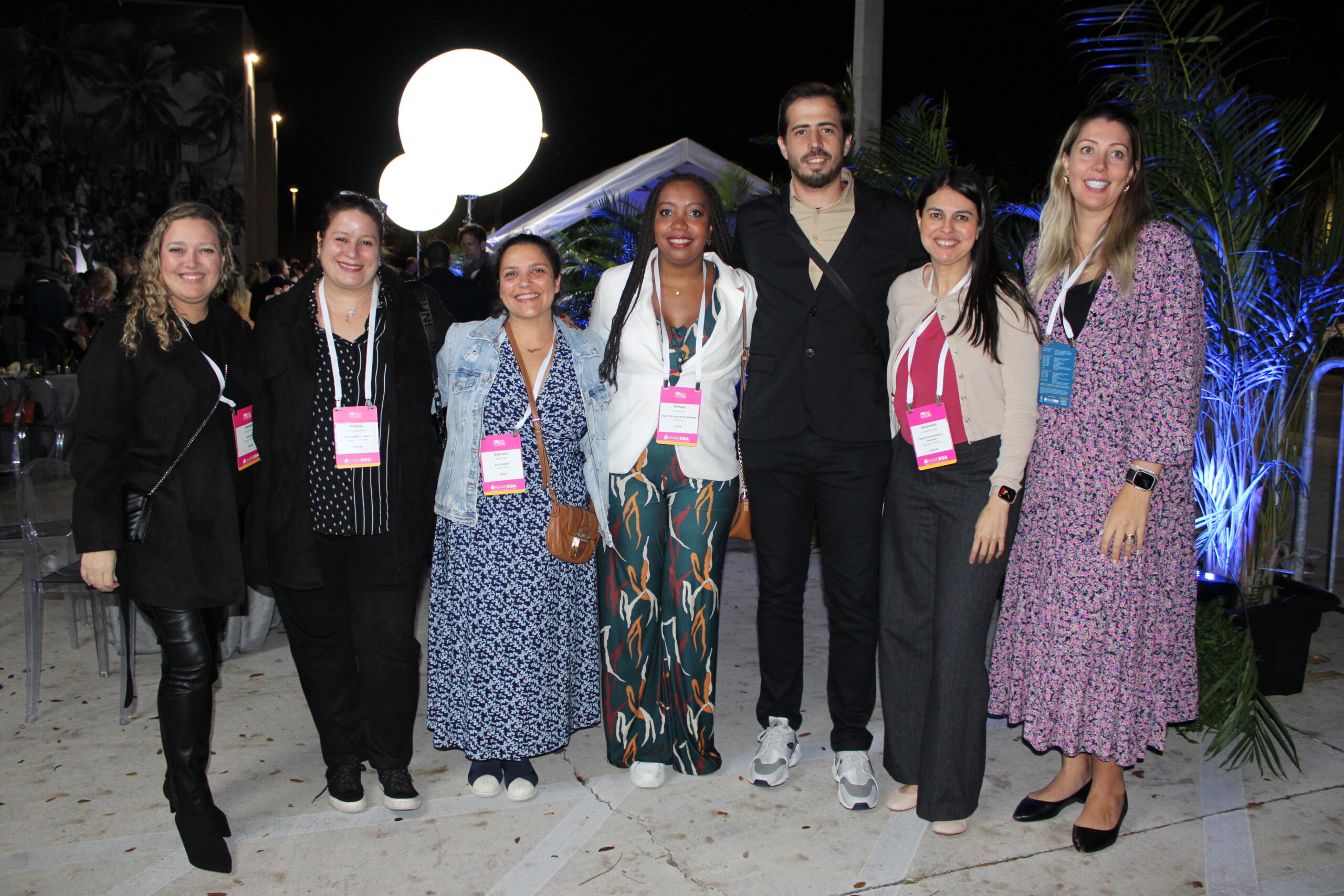 Daniela Mota, da Welcomebeds, Rafaela Gross Brown, do Visit Florida, Gabriela Doss, da Azul Viagens, Vilmara Souza, da Agaxtur, Yago Masid, da Azul Viagens, Alessandra Uena, de Kissimmee, e Larissa Vieira, da OTS Daniela Mota, da Welcomebeds, Rafaela Gross Brown, do Visit Florida, Gabriela Doss, da Azul Viagens, Vilmara Souza, da Agaxtur, Yago Masid, da Azul Viagens, Alessandra Uena, de Kissimmee, e Larissa Vieira, da OTS