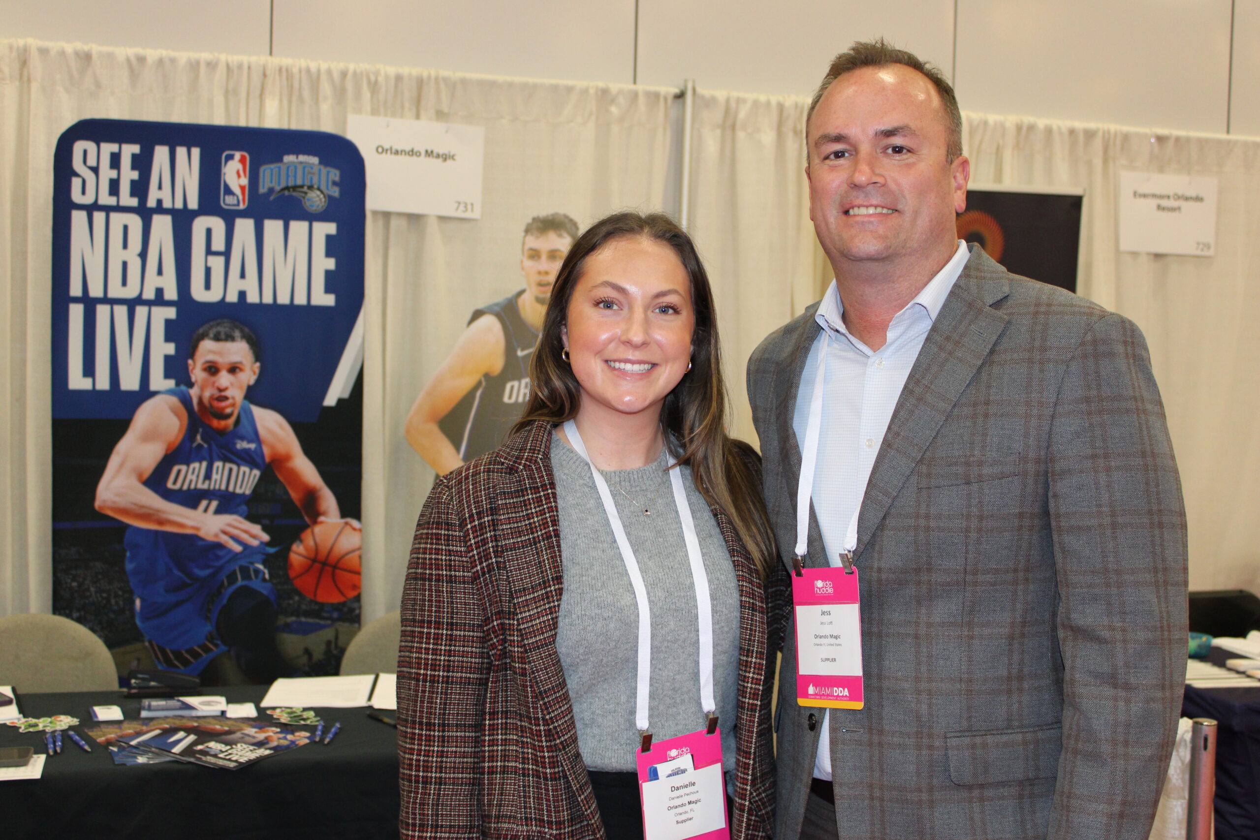 Parques e Atrações 3 Danielle Pechous e Jess Lott do Orlando Magic scaled Parques e Atrações