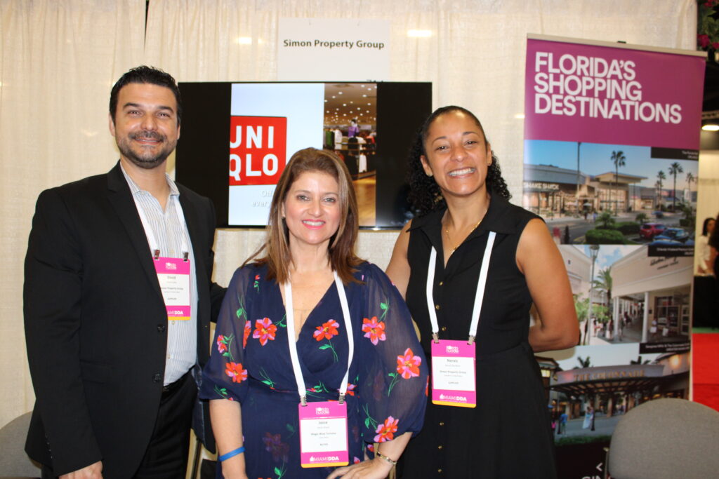 David Lydia e Norxis Barboza, da Simon Property Group, e Joice Souza, da Magic Blue