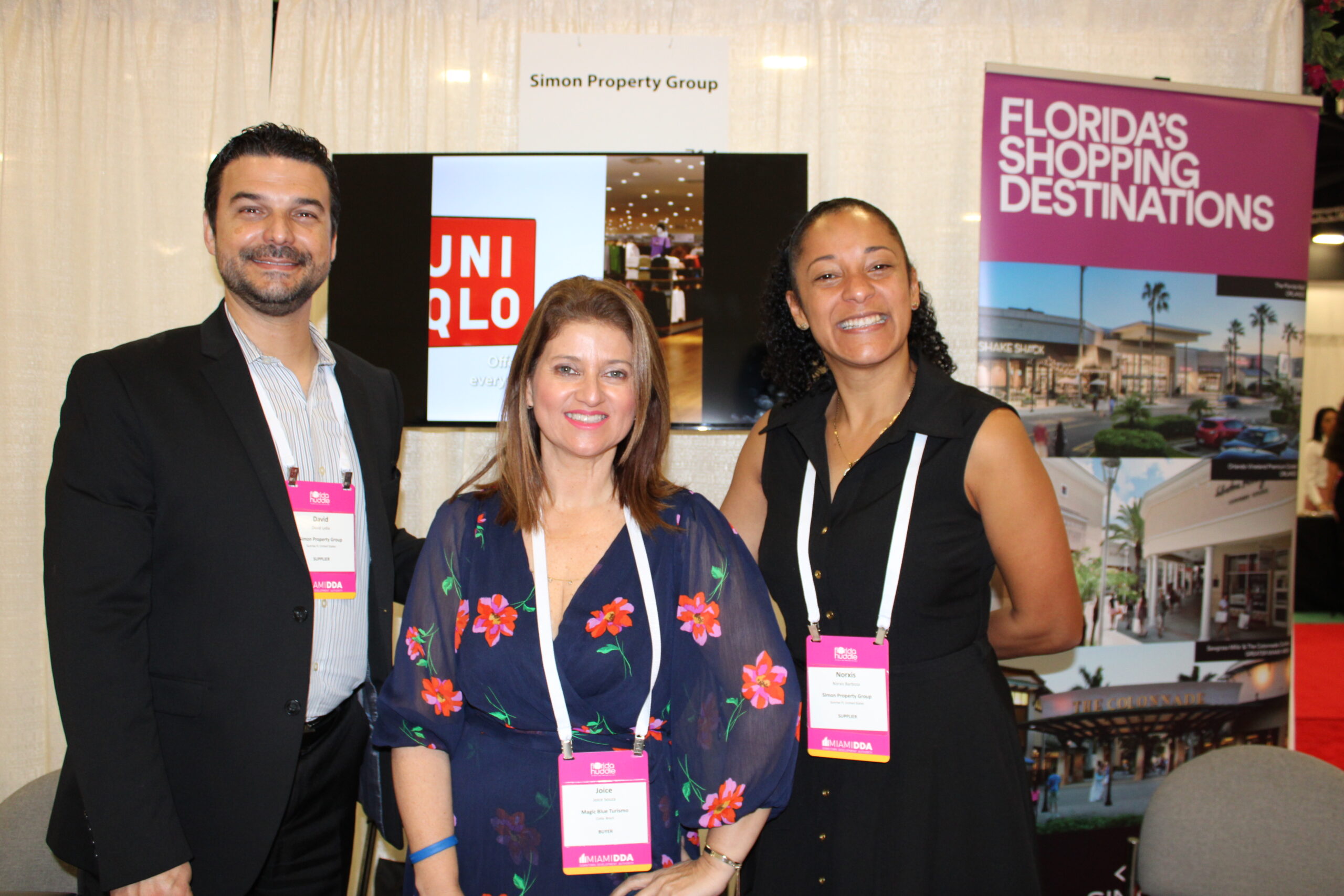 David Lydia e Norxis Barboza, da Simon Property Group, e Joice Souza, da Magic Blue David Lydia e Norxis Barboza, da Simon Property Group, e Joice Souza, da Magic Blue