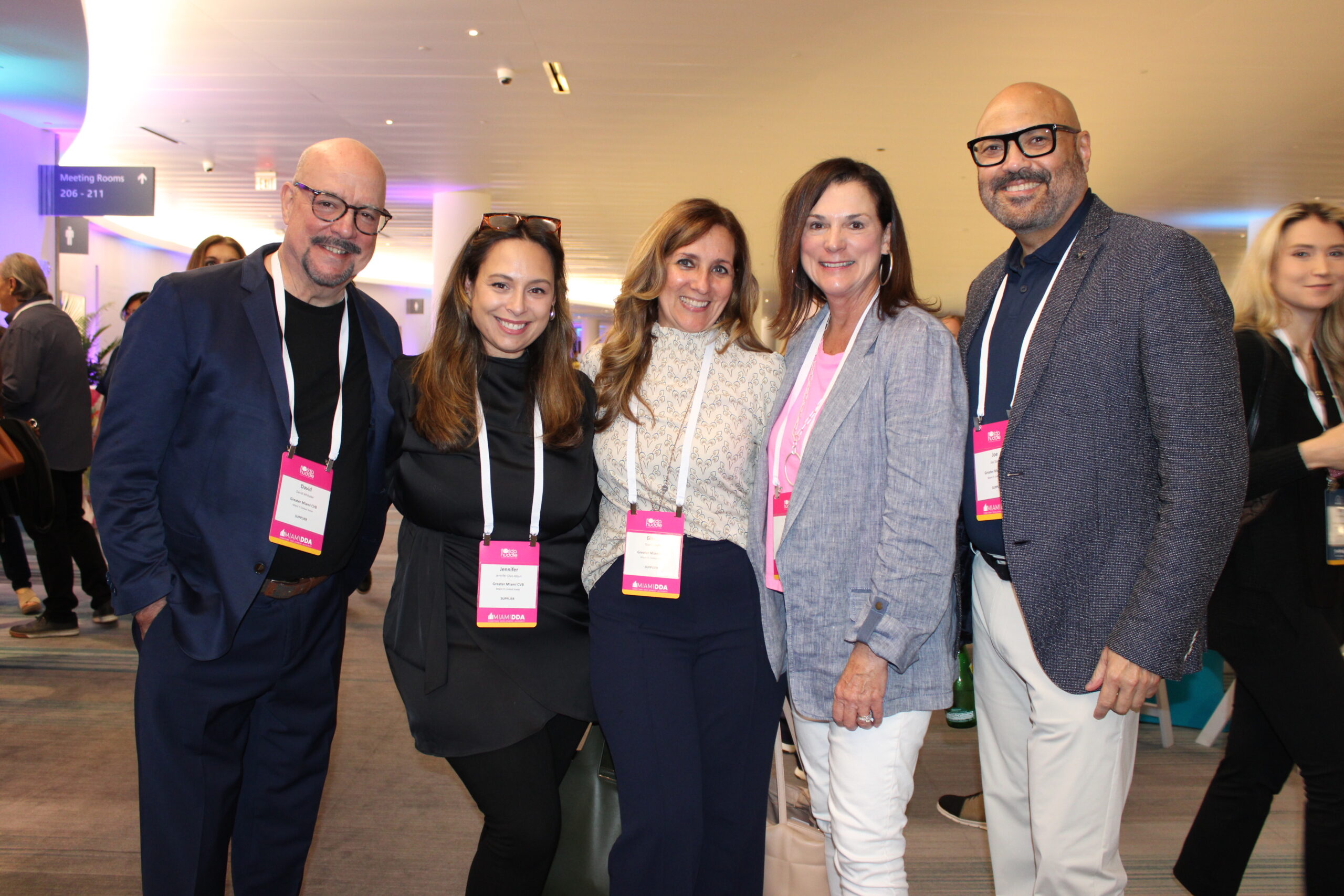 David Whitaker, Jennifer Diaz-Alzuri, Gisela Marti e Joe Docal, de Miami, com Dana Young, do Visit Florida David Whitaker, Jennifer Diaz-Alzuri, Gisela Marti e Joe Docal, de Miami, com Dana Young, do Visit Florida