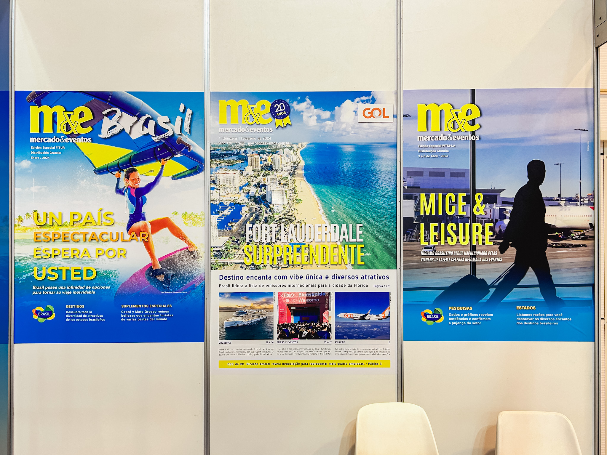Dentro do estande do M&E há representações das capas mais recentes do jornal Dentro do estande do M&E há representações das capas mais recentes do jornal
