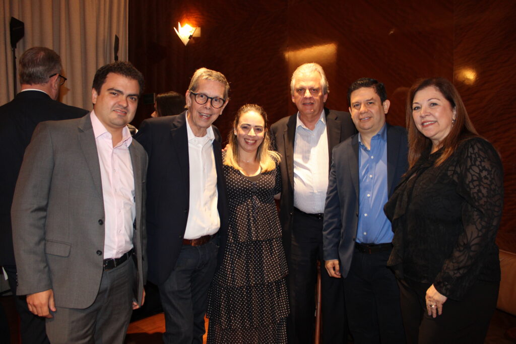 Edmar Mendoza, da Copastur, Cassio Oliveira, da Sakura, Amanda Bigi e Edmar Bull, da Copastur, Andres Vanegas, da CWT, e Rosana Carvalho, da Air Canada