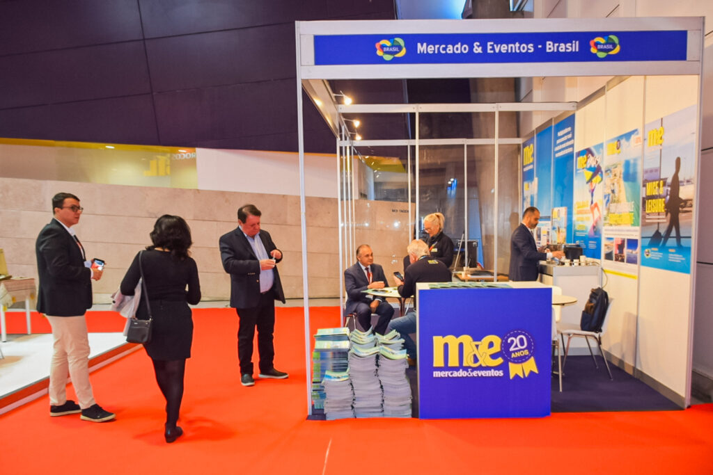 Empresários, representantes de entidades e destinos marcaram presença no estande do M&E