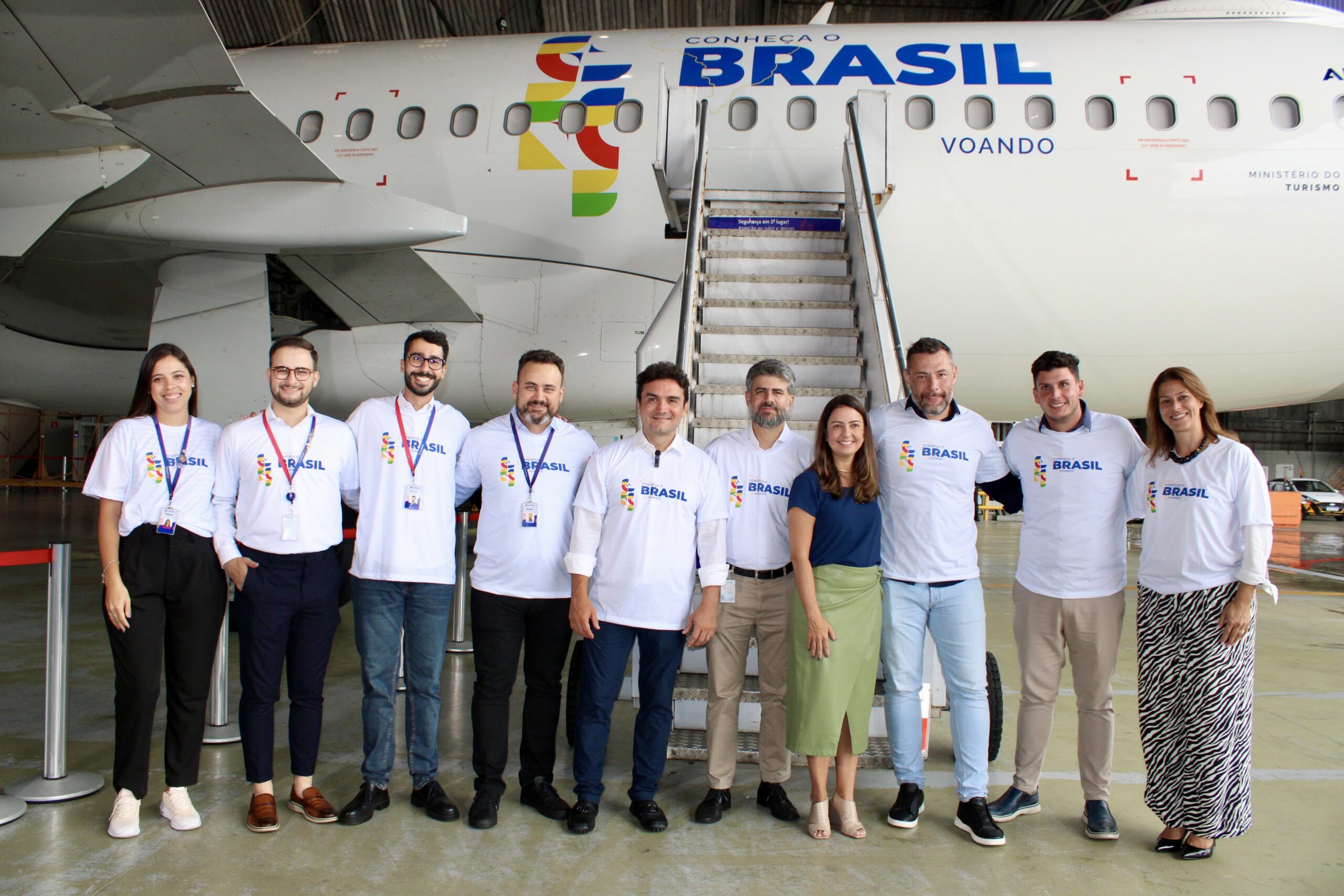 Equipe da Latam com o ministro do Turismo Celso Sabino Equipe da Latam com o ministro do Turismo Celso Sabino