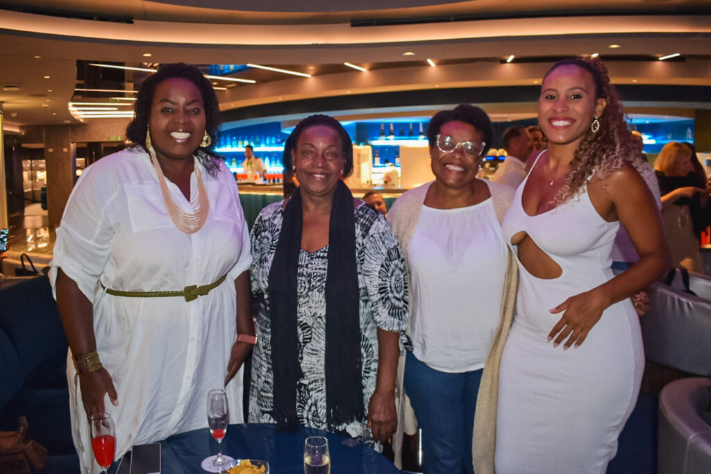 Erica Ferreira e Ivani Ferreira, da GS Tour com Vera Silva e Ingrid Silva, da Casa do Agente