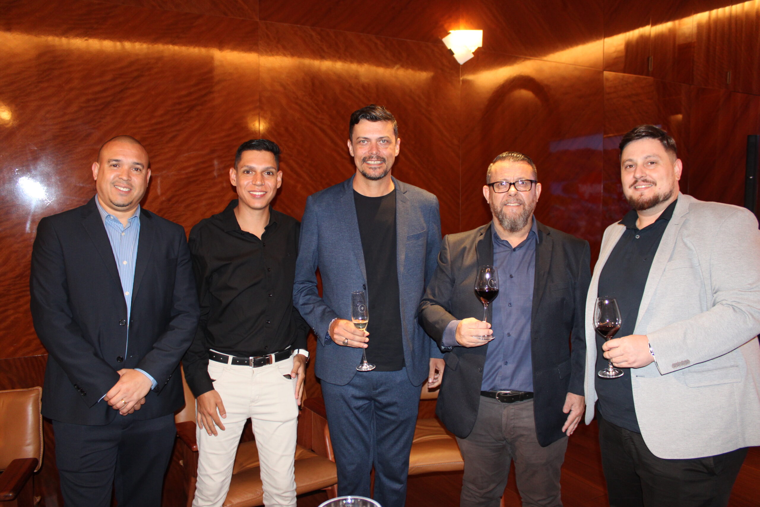 Fabiano Coelho, da Maringá, Victor Bazogli, da Kontik, Fernando Sampaio, da Tour House, Gladston Assis, da Maringá, e Thiago Batello, da Kontik Fabiano Coelho, da Maringá, Victor Bazogli, da Kontik, Fernando Sampaio, da Tour House, Gladston Assis, da Maringá, e Thiago Batello, da Kontik