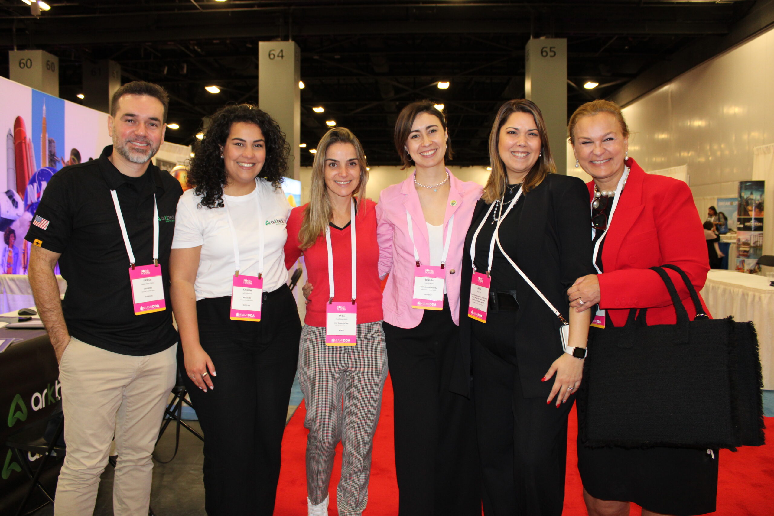 Fabio Thimotheo e Melissa Rojo, da Arkbeds, Thais Machado, da Frt, Juanita Ariza, do Visit Central Florida, Alicia Diaz, do Legoland, e Marianna Silva, da RGE Fabio Thimotheo e Melissa Rojo, da Arkbeds, Thais Machado, da Frt, Juanita Ariza, do Visit Central Florida, Alicia Diaz, do Legoland, e Marianna Silva, da RGE