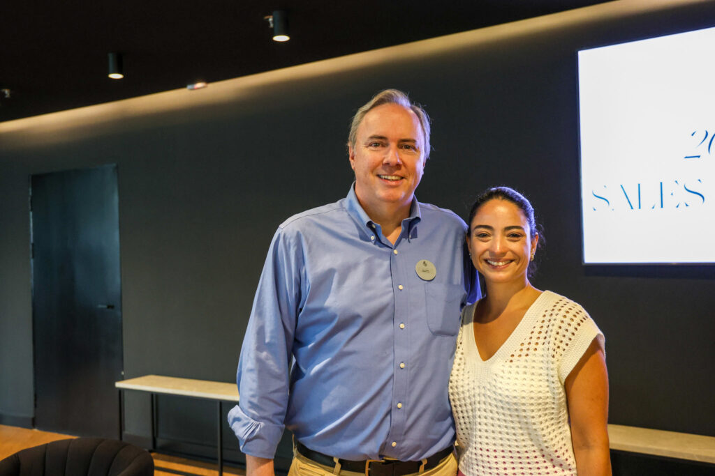 Frederico Levy, da Blue Papaya e Daniela Pescio, diretora de Contas Globais do Four Seasons Hotels & Resorts